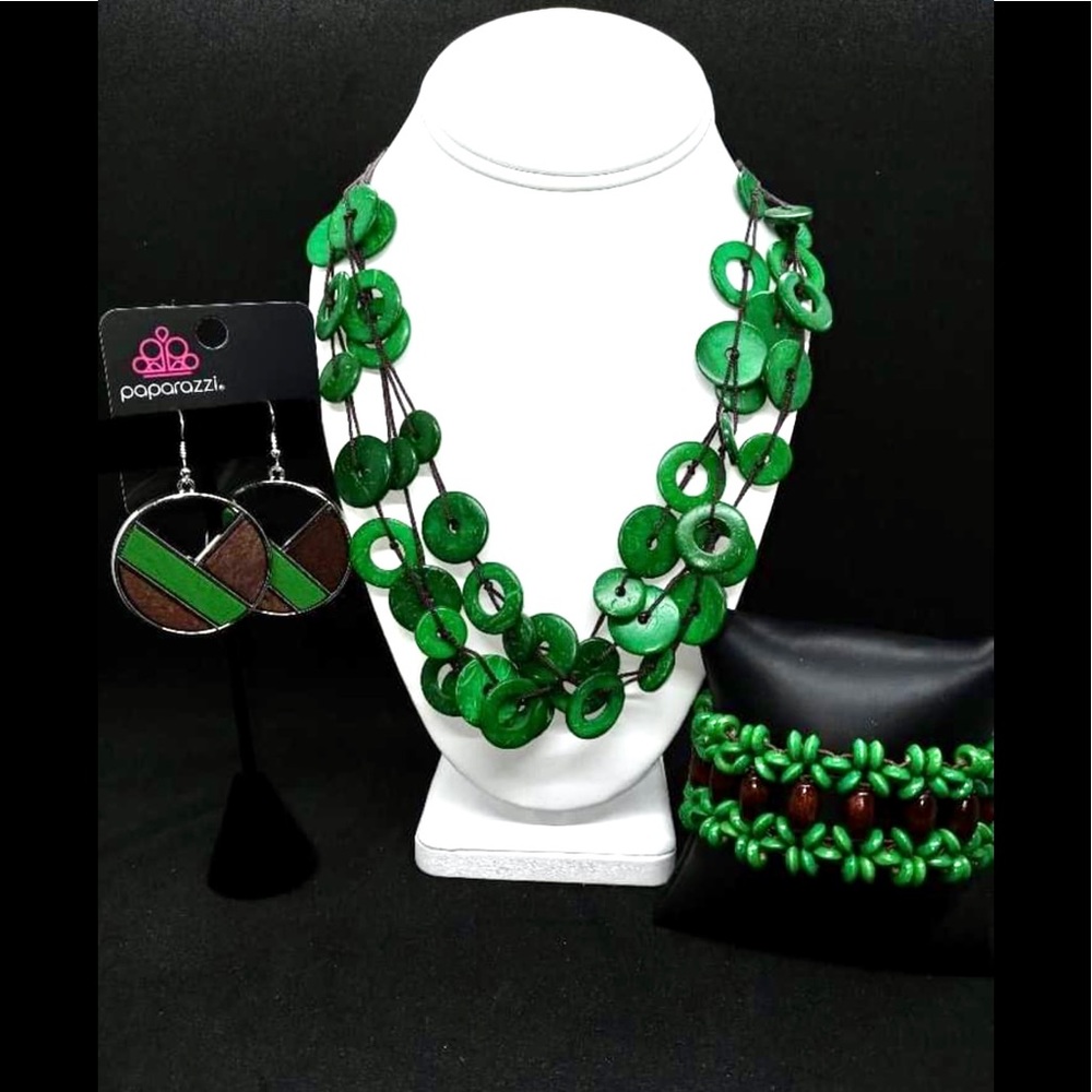 Paparazzi Green Wooden Necklace set